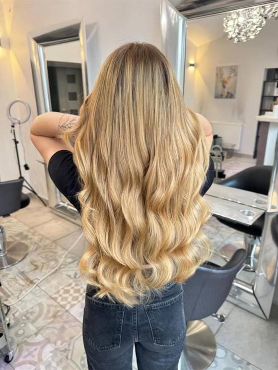 Dlouhé prodloužené blond vlasy
