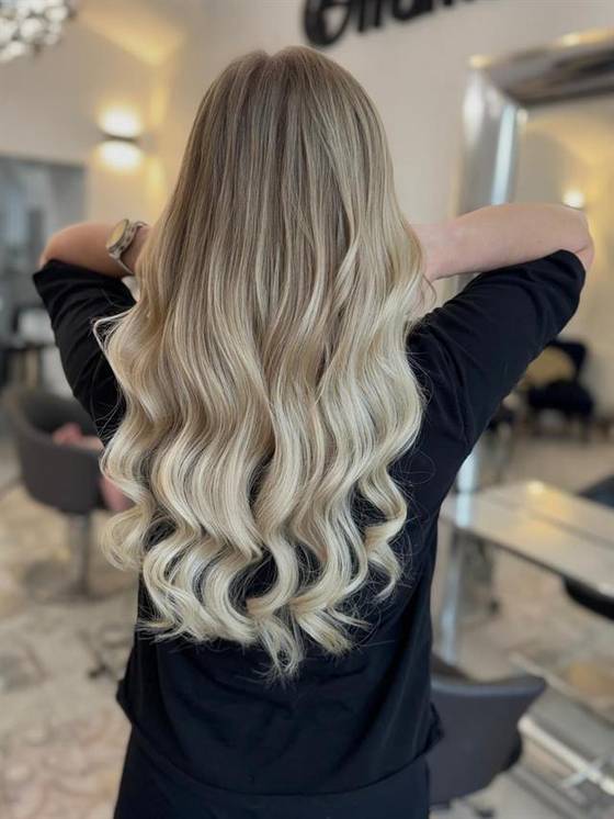 Prodloužené blond vlny